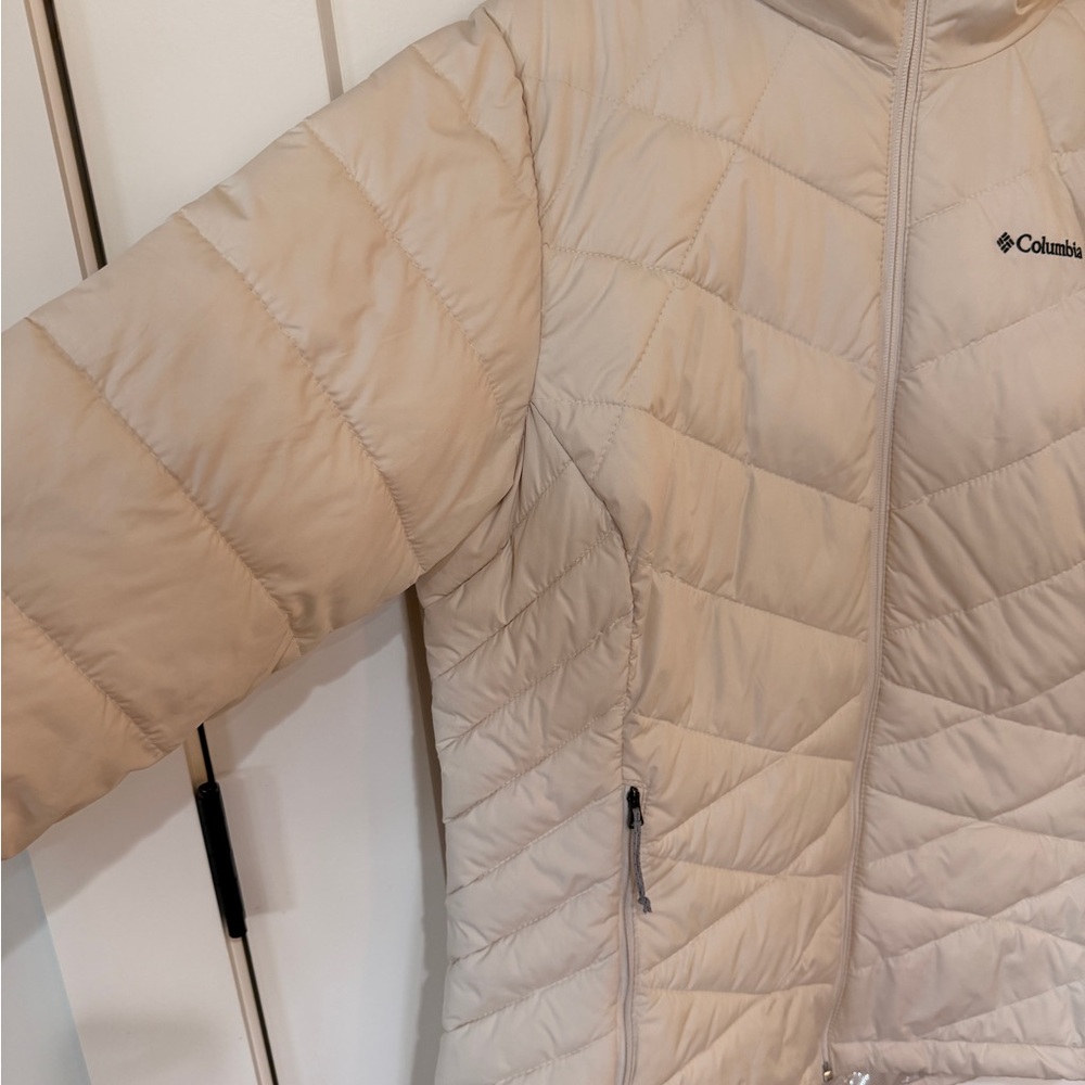 Columbia Puffer Coat with Omni-Heat Technology - Picture 2 of 6